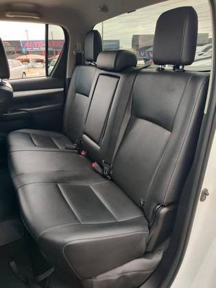 TOYOTA HILUX 2.7 VVT-i FLEX CD SRV 4X4 AUTOMÁTICO
